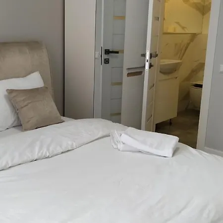 In Avalon On Chornovola St Hotel