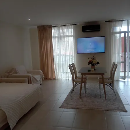 In Avalon On Chornovola St Hotel *