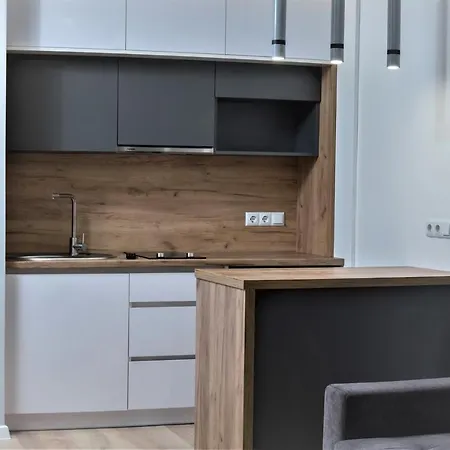 In Avalon On Chornovola St מלון *