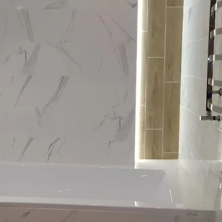 In Avalon On Chornovola St מלון *