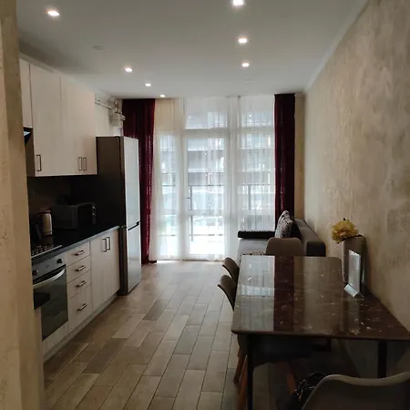 In Avalon On Chornovola St מלון *