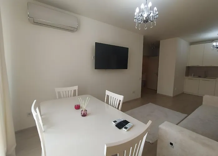 Hotel In Avalon On Chornovola St