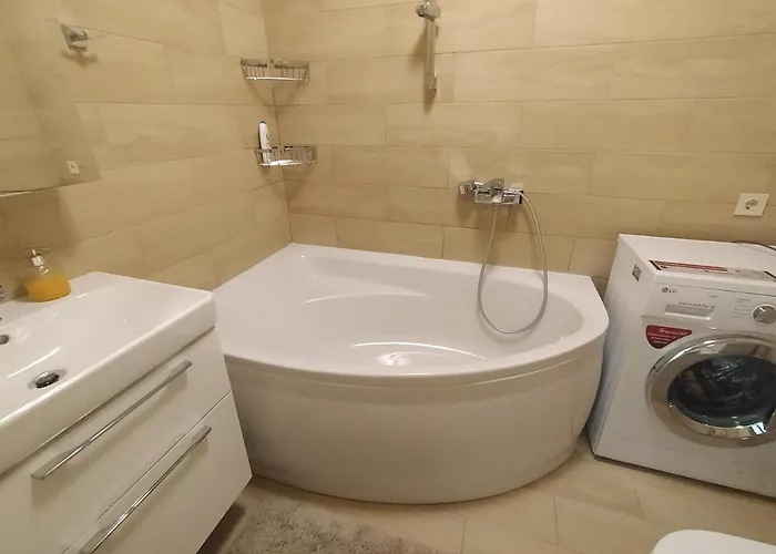 Hotel In Avalon On Chornovola St