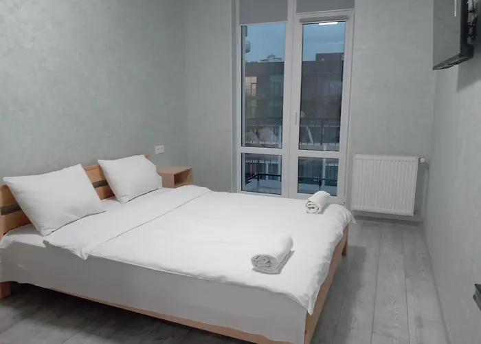 In Avalon On Chornovola St Hotel *