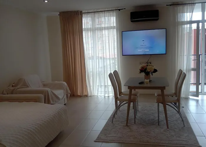 In Avalon On Chornovola St Hotel *