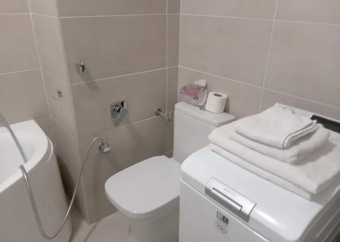 In Avalon On Chornovola St Hotel