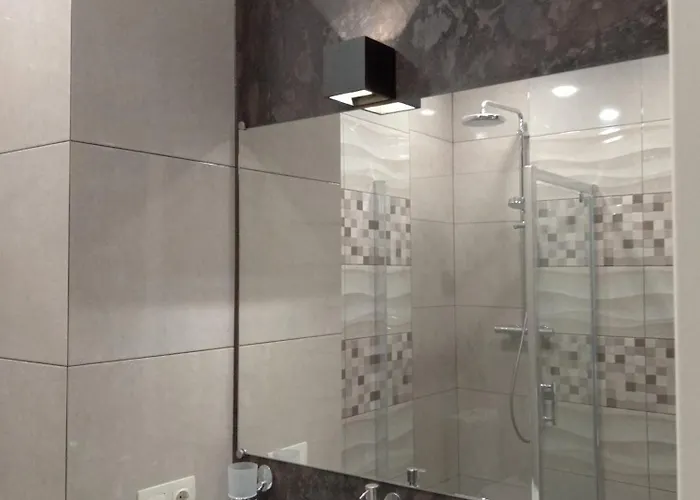 In Avalon On Chornovola St Hotel *