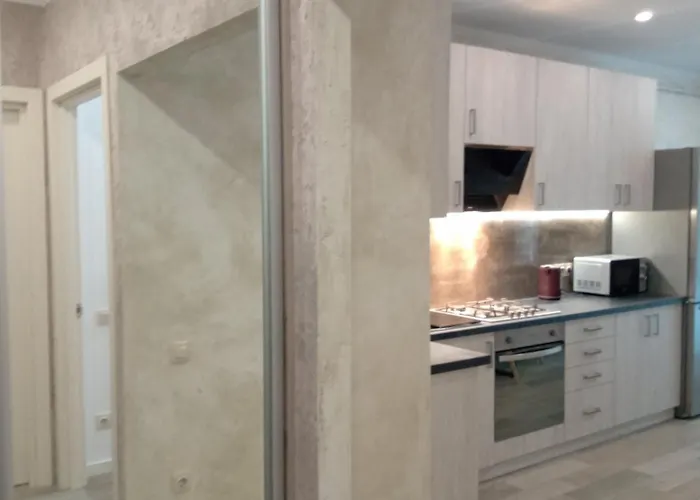 ホテル In Avalon On Chornovola St *