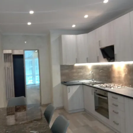 In Avalon On Chornovola St Λβιβ