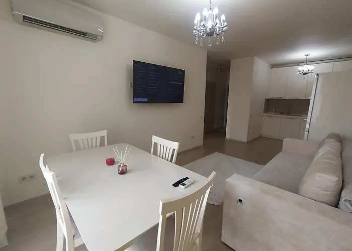 ホテル In Avalon On Chornovola St リヴィウ