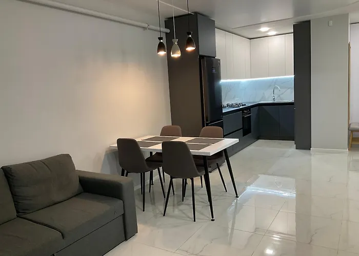 ホテル In Avalon On Chornovola St リヴィウ