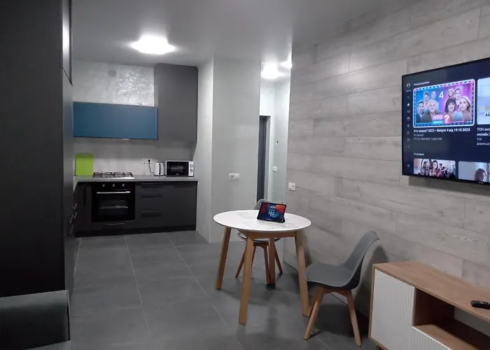 ホテル In Avalon On Chornovola St *